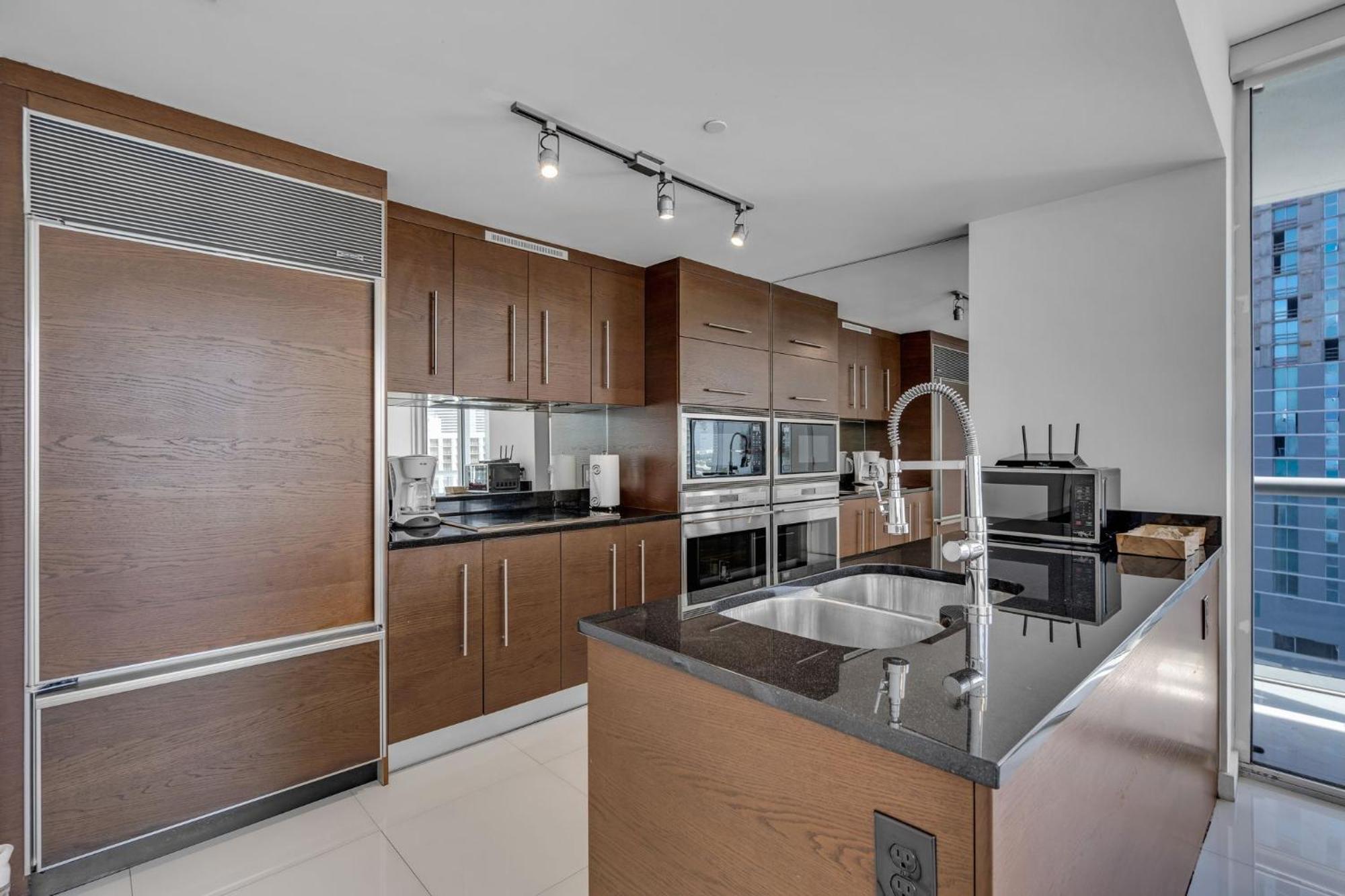 Moderne 2 Bed 2 Bath At The W Apartment *