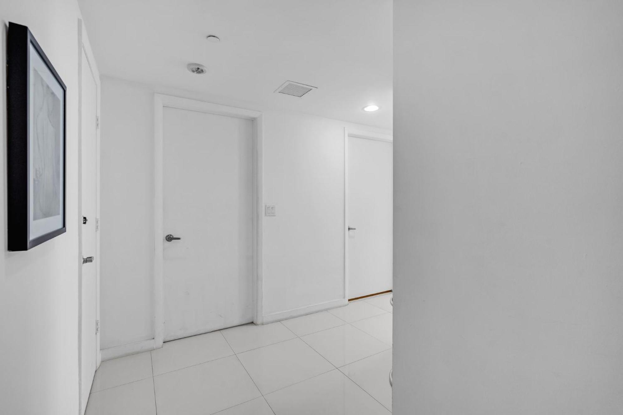Moderne 2 Bed 2 Bath At The W
