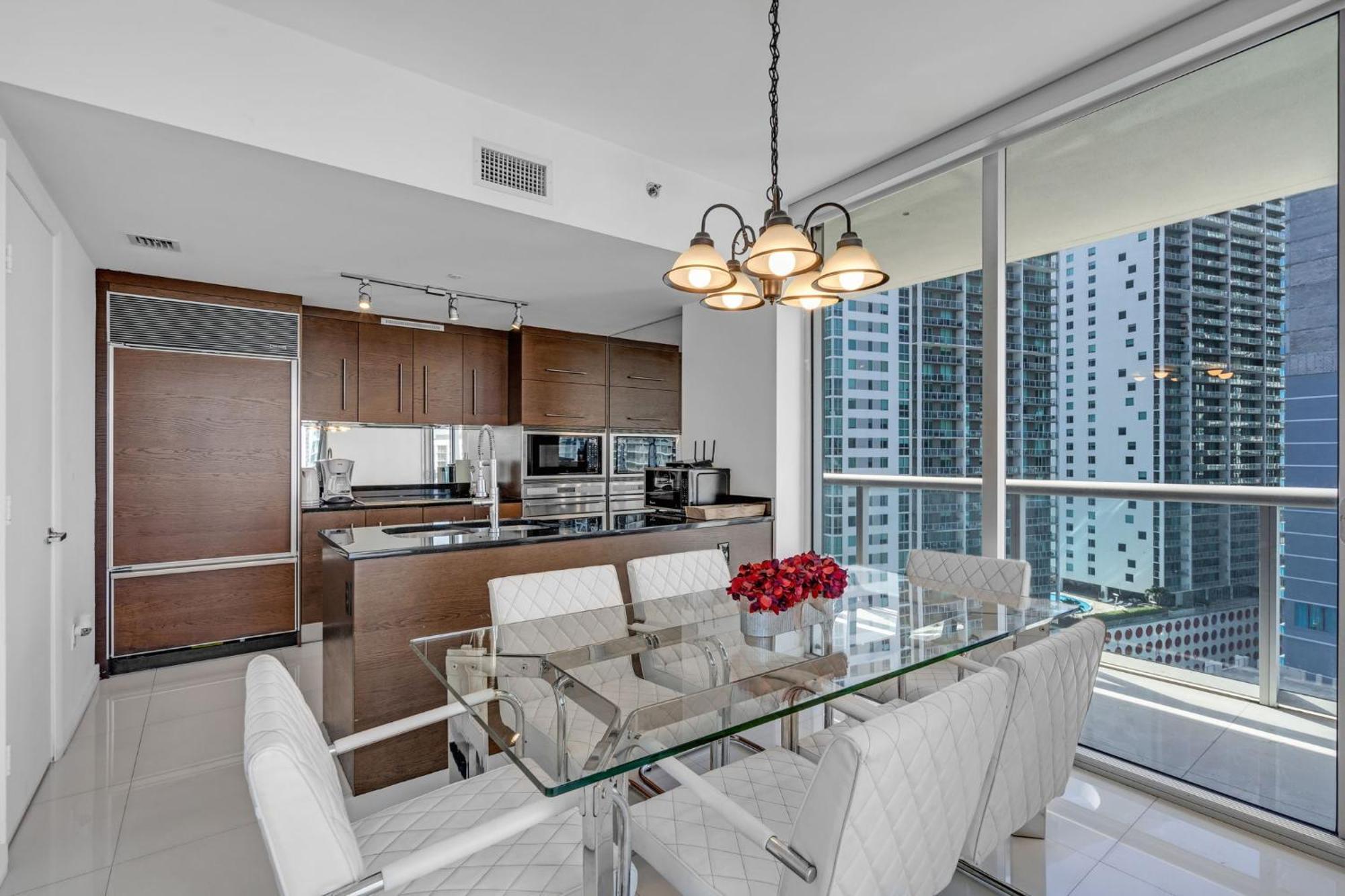 Moderne 2 Bed 2 Bath At The W Apartment