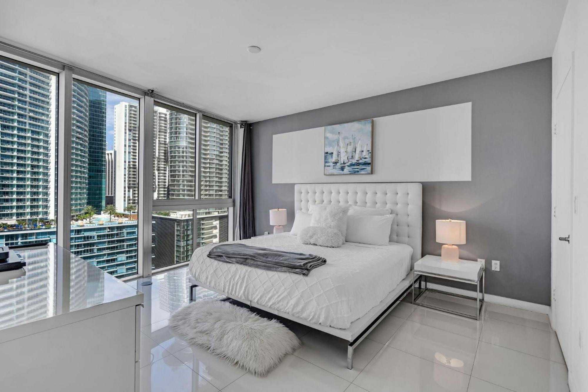 Moderne 2 Bed 2 Bath At The W Apartment *