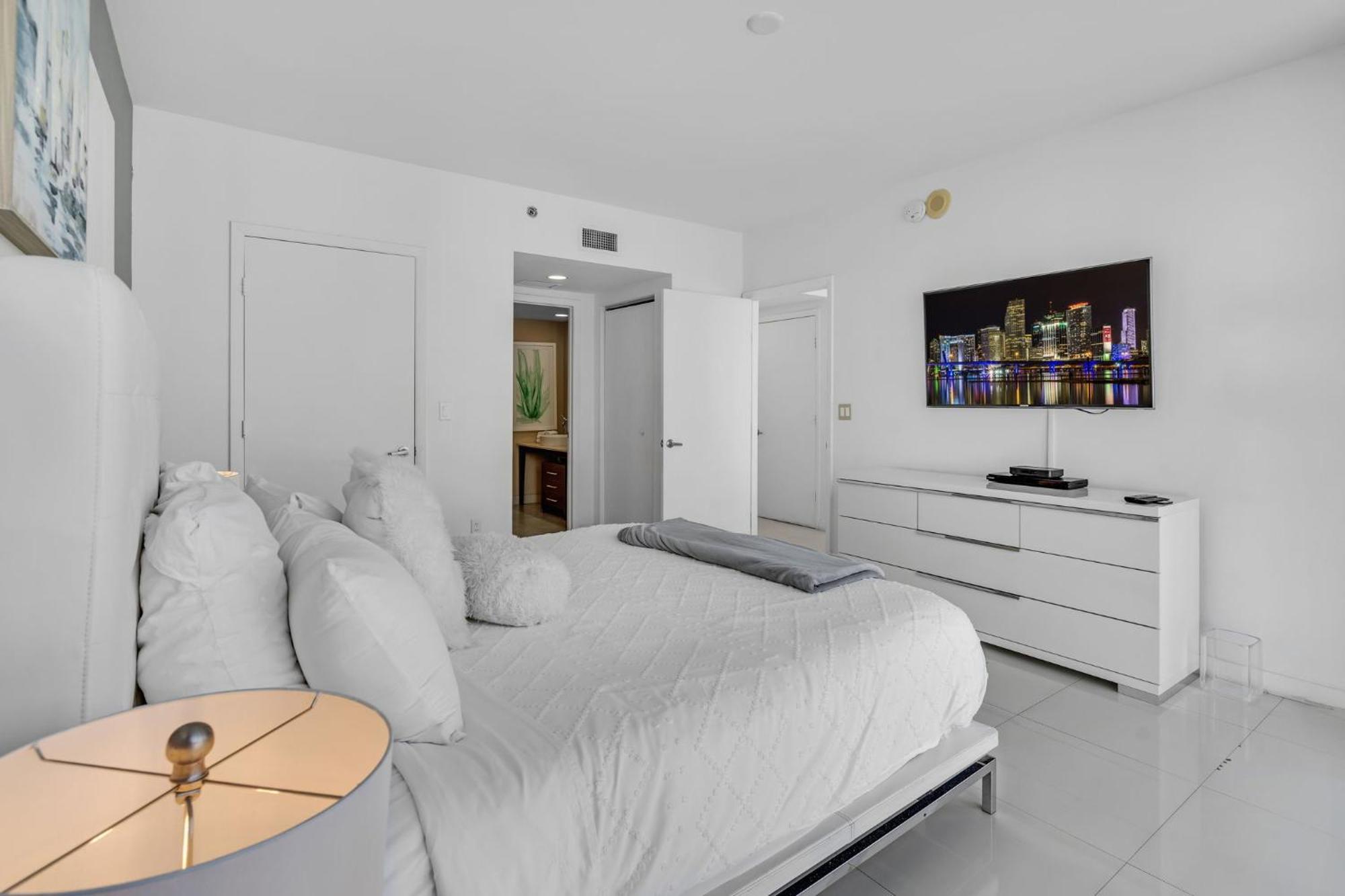 Moderne 2 Bed 2 Bath At The W Apartment